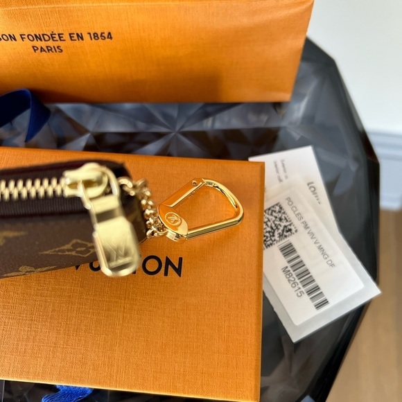 Louis Vuitton Vivienne The House Mascot sailing with friends Key Pouch - Picture 10 of 12